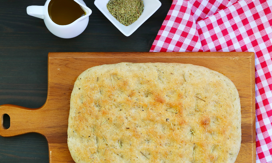 Focaccia z serem żółtym i suszonym oregano