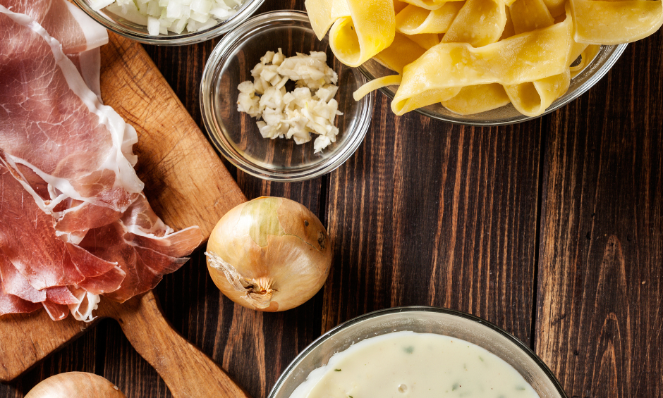 Pappardelle z szynką parmeńską, czosnkiem i orzechami