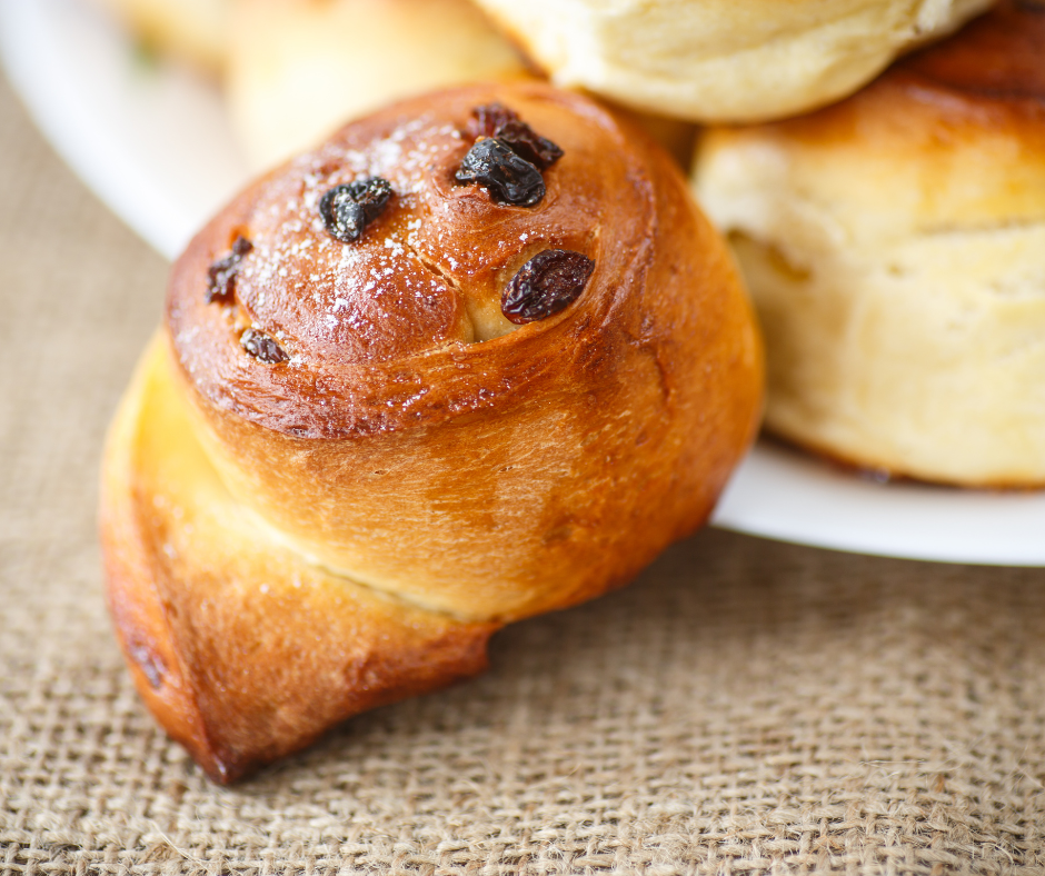 Rezept für Römische Brötchen: Hefebrötchen mit Rosinen und Orangenschale