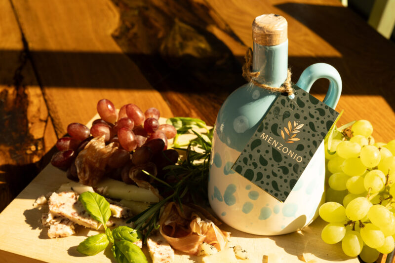 Nativem Olivenöl Extra - Keramikflasche Menzonio Blau – Bild 7