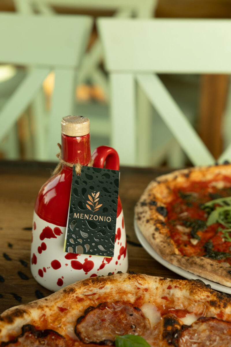 Nativem Olivenöl Extra - Keramikflasche Menzonio Rot – Bild 5