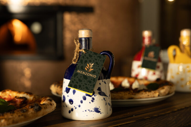 Nativem Olivenöl Extra - Keramikflasche Menzonio Dunkelblau – Bild 3